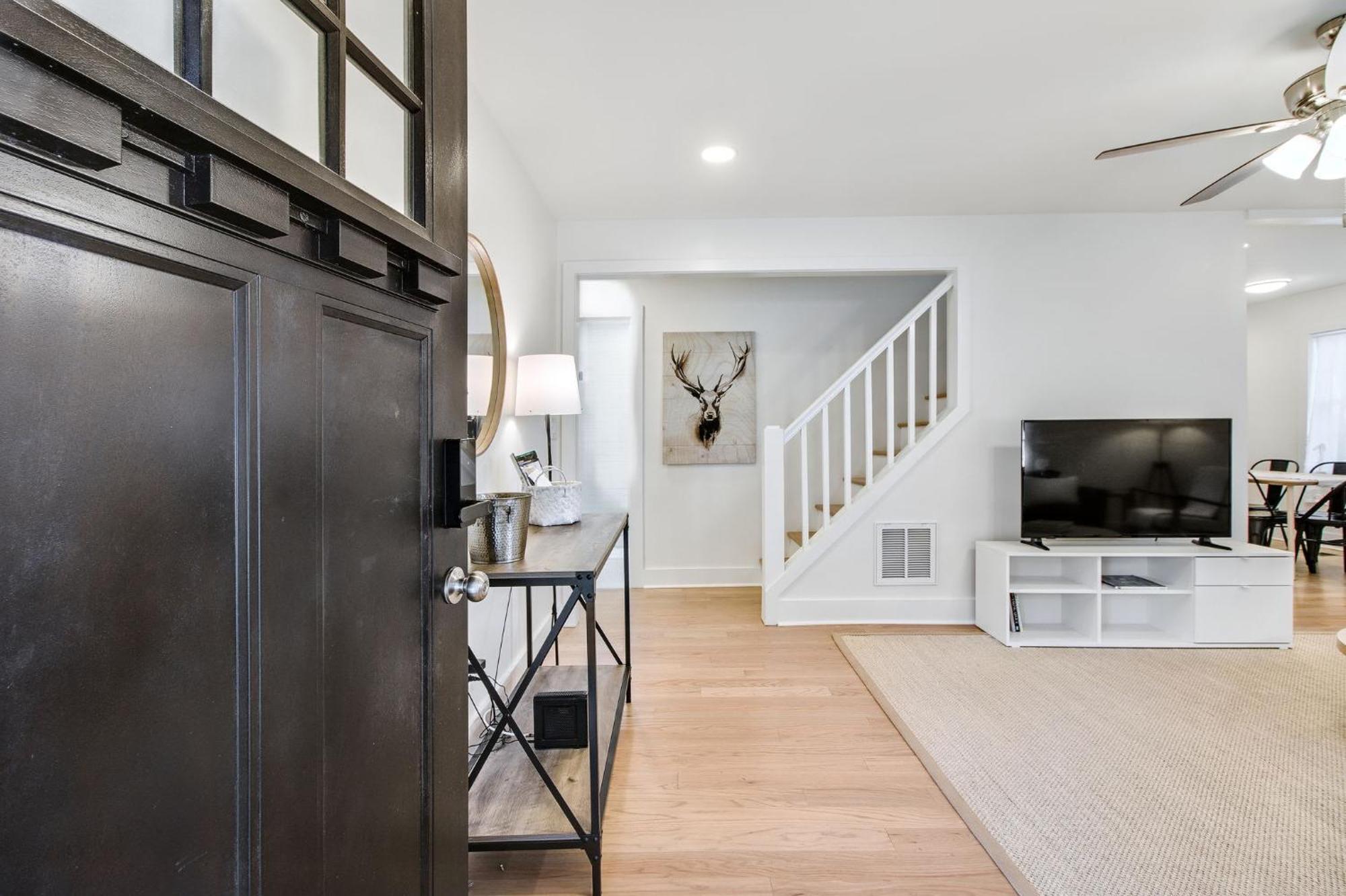 Experience Local Living In Chamblee Holiday home *